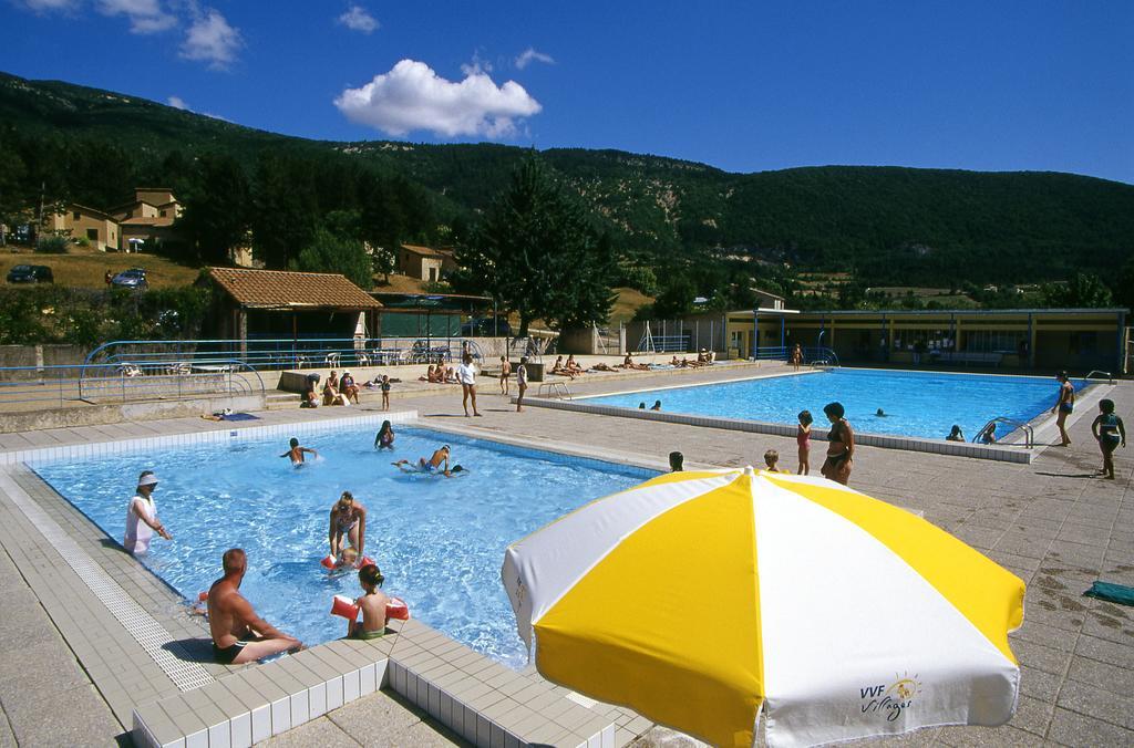 Отель Vvf Drome Provence Монбрен-ле-Бен Экстерьер фото