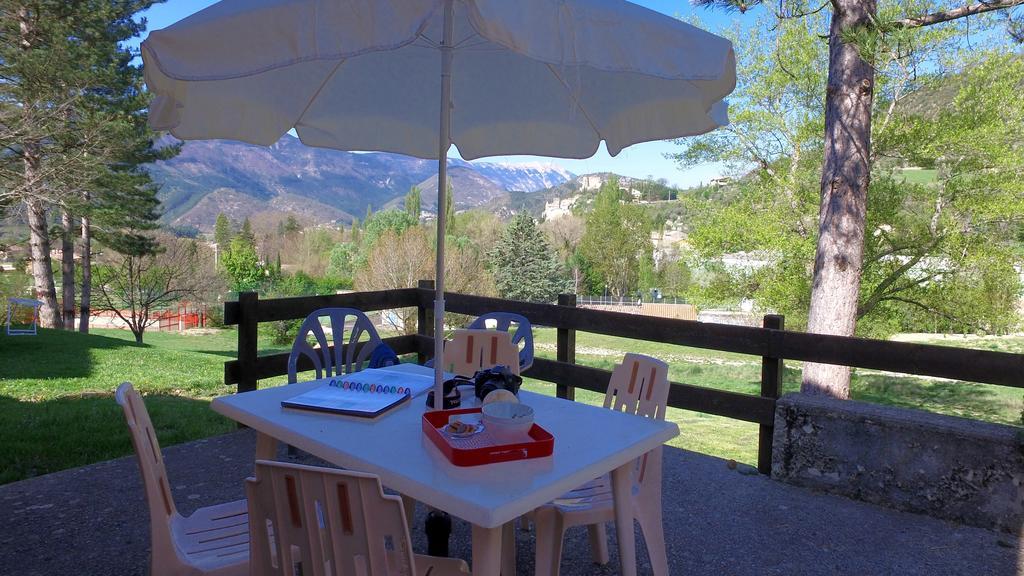 Отель Vvf Drome Provence Монбрен-ле-Бен Экстерьер фото