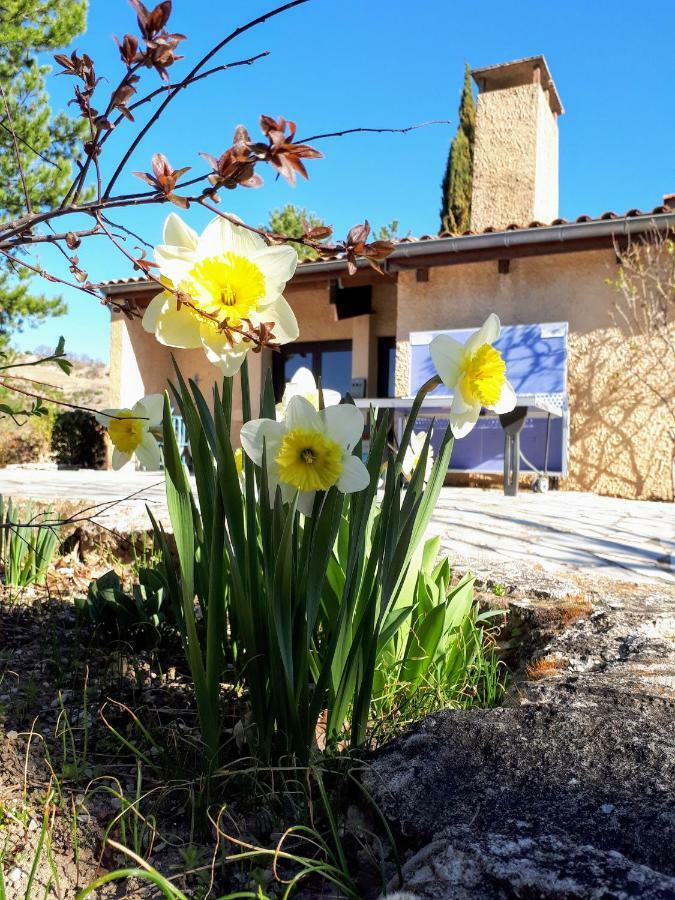 Отель Vvf Drome Provence Монбрен-ле-Бен Экстерьер фото